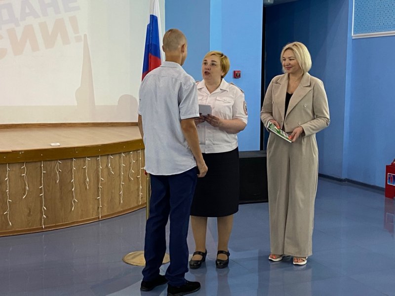 В Прохоровском районе полицейские вручили школьникам паспорта гражданина Российской Федерации